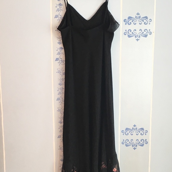 Long black ruffle embroidered dress - Picture 7 of 8